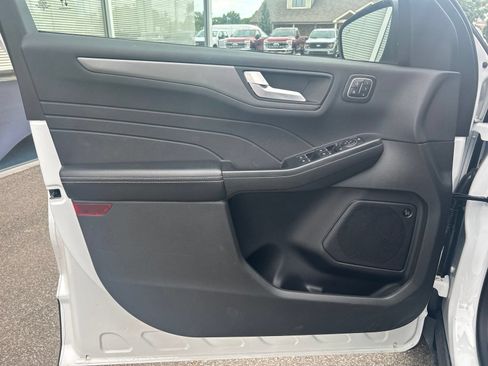 Used 2024 Ford Escape Active w/ Tech Pack #2 AWD/4WD image 8