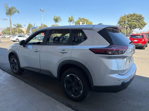 Used 2024 Nissan Rogue SV AWD/4WD image 3