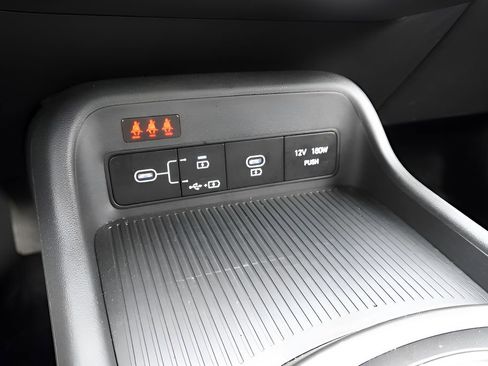 Used 2025 Hyundai Kona SEL FWD image 14