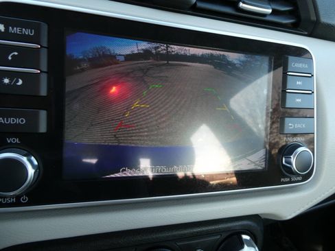 Used 2021 Nissan Versa SV image 16