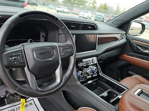 Used 2023 GMC Yukon Denali Ultimate image 10