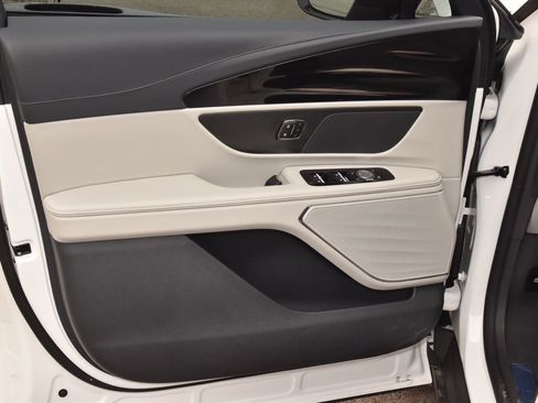 New 2026 Lincoln Nautilus Premier AWD/4WD image 42