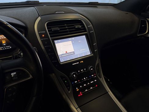 Used 2020 Lincoln Nautilus Premier w/ Equipment Group 101A image 17