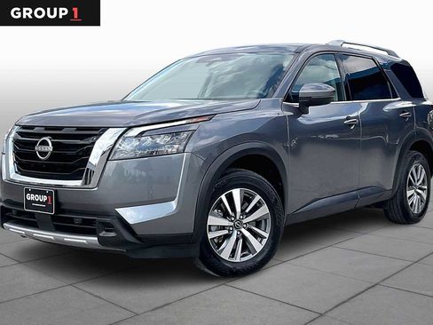 Used 2025 Nissan Pathfinder SL image 1