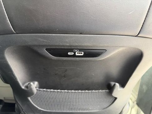 Used 2023 Chrysler Pacifica Touring-L image 30