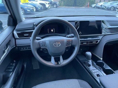Used 2025 Toyota Camry LE image 28