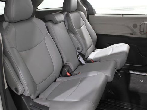 Used 2023 Toyota Sienna XLE image 16