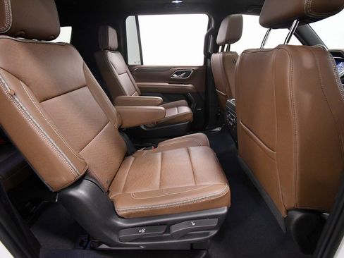 Used 2023 Chevrolet Suburban High Country image 18