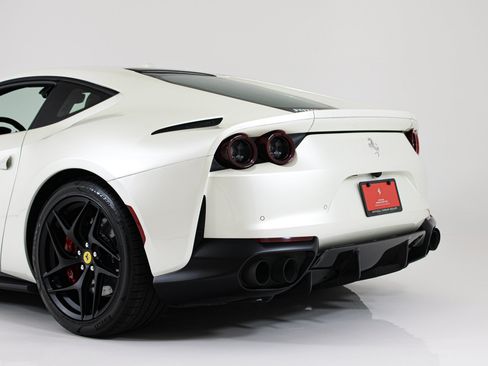Used 2020 Ferrari 812 Superfast RWD image 6