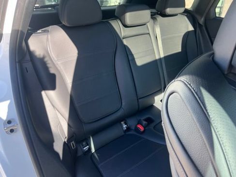 Used 2024 Mercedes-Benz GLC 300 4MATIC image 24