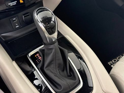 Used 2018 Nissan Rogue Sport SV AWD/4WD image 24