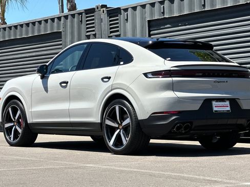 Used 2026 Porsche Cayenne S AWD/4WD image 3