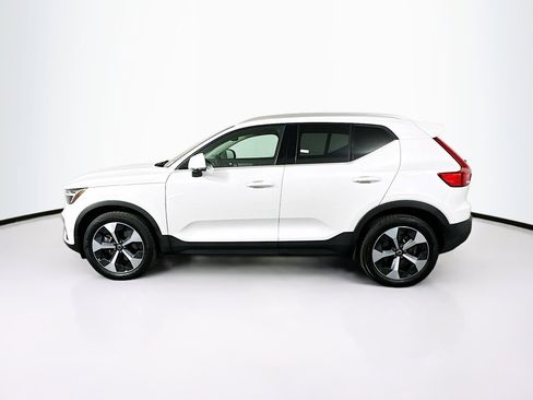 Used 2025 Volvo XC40 B5 Plus image 4