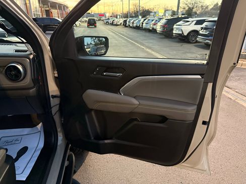 Used 2024 Chevrolet Colorado ZR2 w/ Technology Package image 20