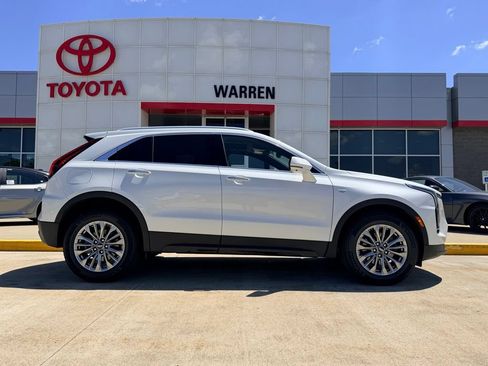 Used 2024 Cadillac XT4 Premium Luxury w/ Active Safety Package AWD/4WD image 3