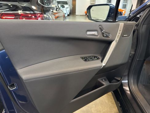 Used 2025 BMW iX xDrive50 w/ Premium Package image 10