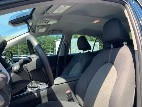 Used 2019 Toyota Camry LE image 18