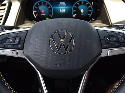 Certified 2024 Volkswagen Atlas Cross Sport SE AWD/4WD image 17