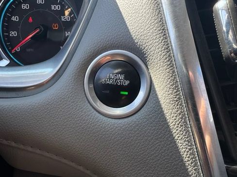 Used 2019 Chevrolet Traverse LT w/ LT Premium Package AWD/4WD image 18