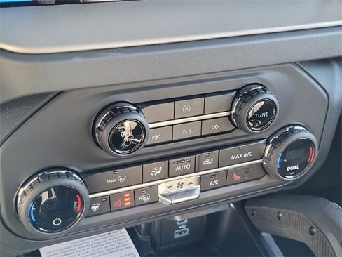 New 2025 Ford Bronco Outer Banks w/ Sasquatch Package image 19