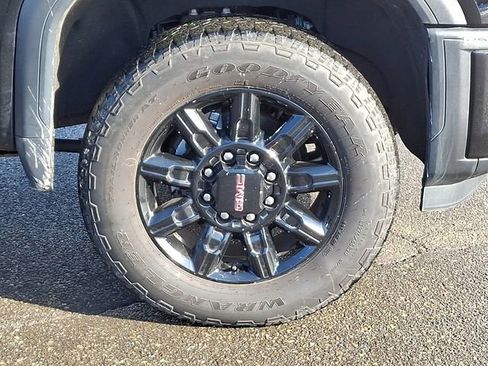 Used 2024 GMC Sierra 2500 AT4 w/ AT4 Preferred Package image 9