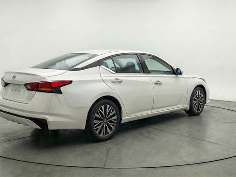 Used 2025 Nissan Altima 2.5 SV image 9