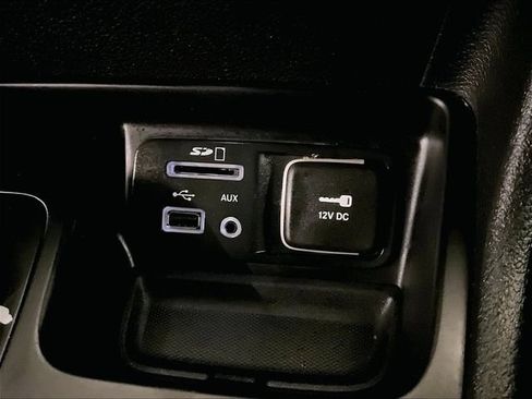 Used 2015 Jeep Cherokee Latitude AWD/4WD image 32