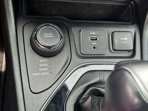 Used 2023 Jeep Cherokee Altitude Lux image 21