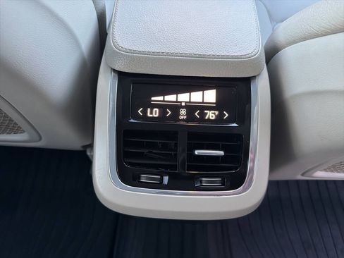 Used 2016 Volvo XC90 T6 Momentum w/ Momentum Plus Package image 25