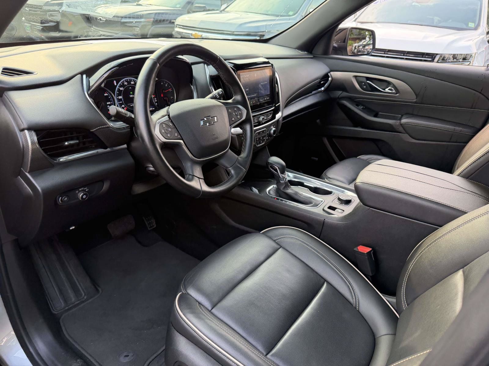 Certified 2023 Chevrolet Traverse Premier w/ Redline Edition AWD/4WD image 12
