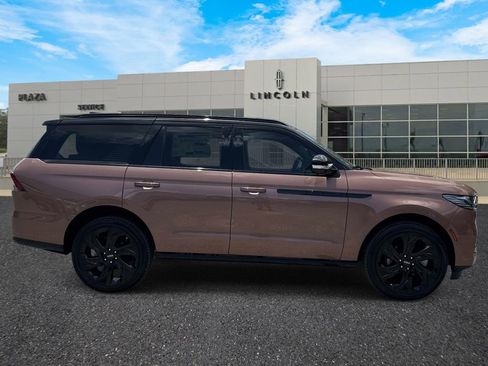 New 2026 Lincoln Navigator Black Label AWD/4WD image 2