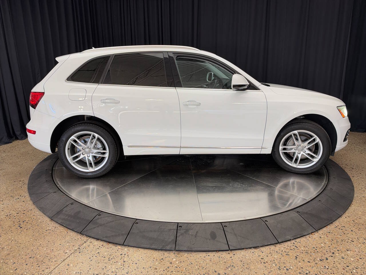 Used 2016 Audi Q5 2.0T Premium Plus w/ Technology Package AWD/4WD image 7