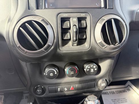 Used 2012 Jeep Wrangler Unlimited Sport image 20