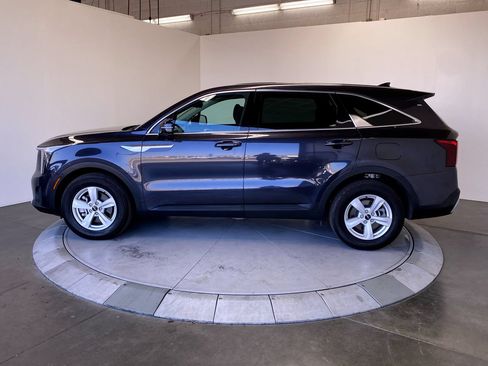 Certified 2026 Kia Sorento LX FWD image 2