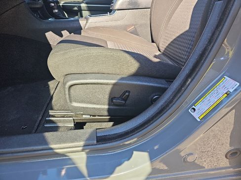 Used 2023 Dodge Charger SXT image 9