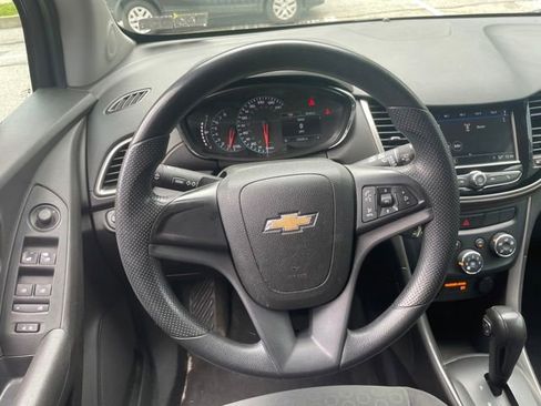 Used 2018 Chevrolet Trax LS FWD image 25