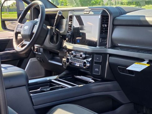 New 2025 Ford F250 Platinum image 9