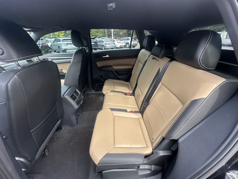 Used 2023 Volkswagen Atlas Cross Sport SE FWD image 7