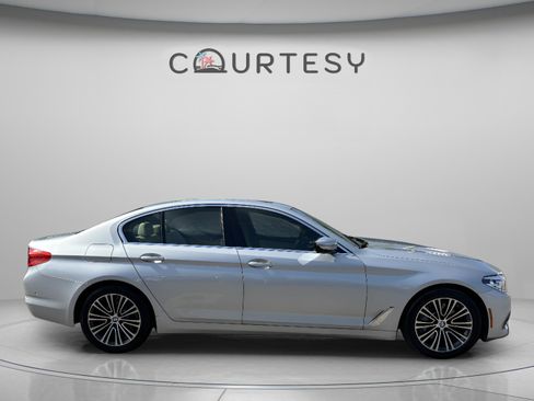 Used 2019 BMW 530i w/ Premium Package image 8