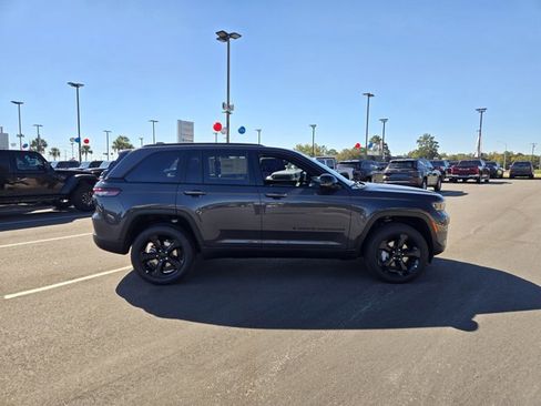 New 2025 Jeep Grand Cherokee Limited w/ Black Appearance Package RWD image 4