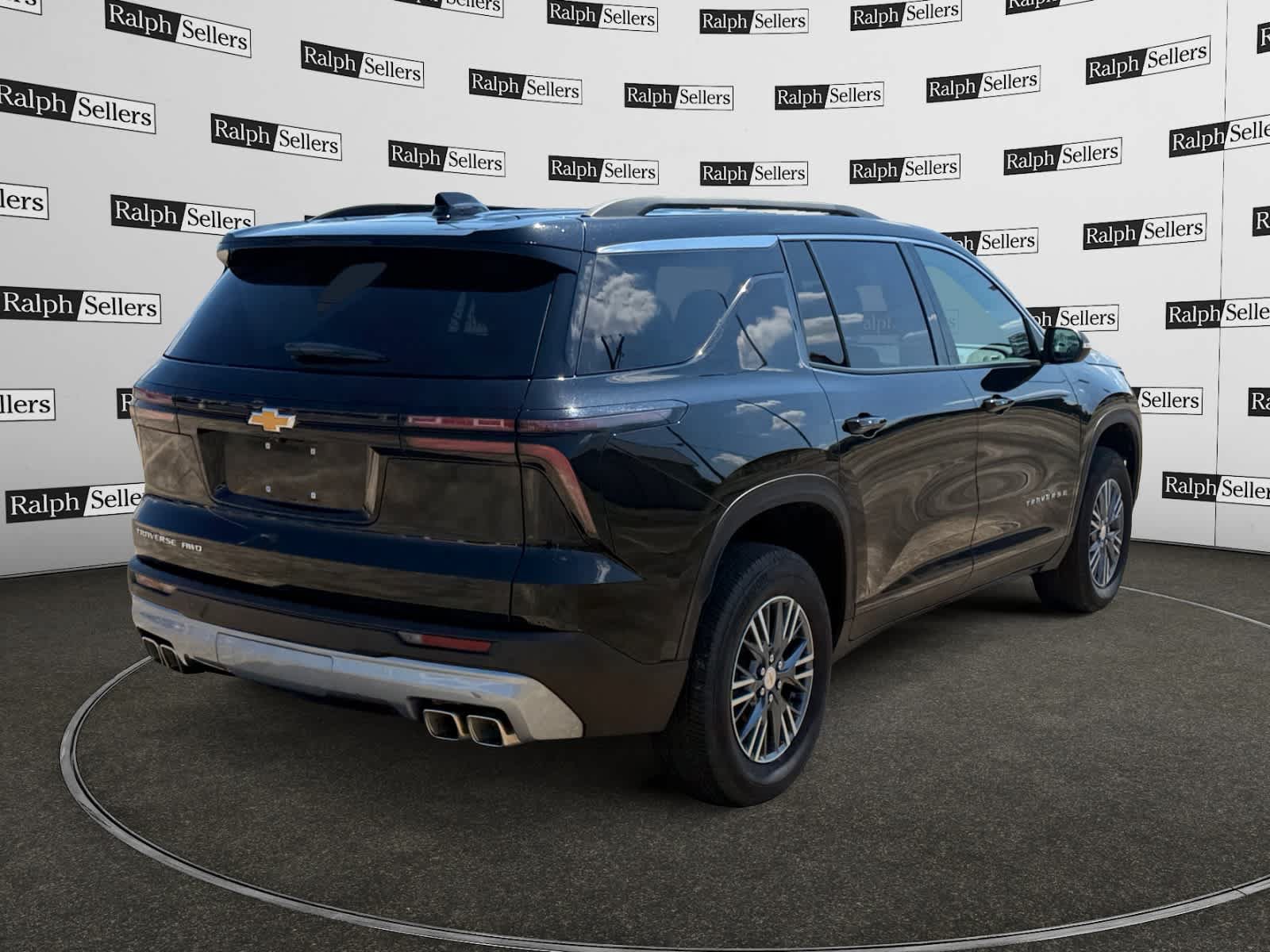 Used 2026 Chevrolet Traverse LT AWD/4WD image 6