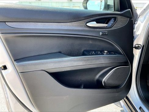Used 2022 Alfa Romeo Stelvio Ti AWD/4WD image 9