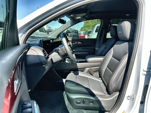 Used 2026 Chevrolet Traverse Z71 w/ Driver Confidence Package AWD/4WD image 2