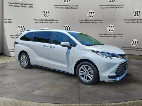 Used 2023 Toyota Sienna Limited AWD/4WD image 7