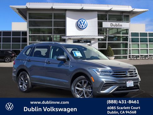 Certified 2022 Volkswagen Tiguan SE FWD image 1