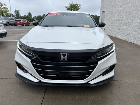 Used 2021 Honda Accord Sport image 2