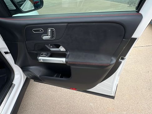 Used 2021 Mercedes-Benz GLB 250 GLB 250 image 18