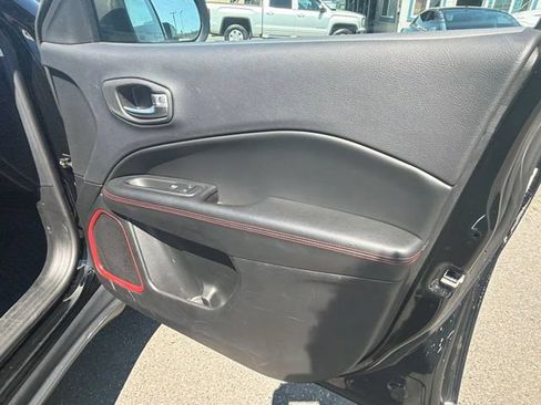 Used 2017 Jeep Compass Trailhawk w/ Leather Interior Group AWD/4WD image 8