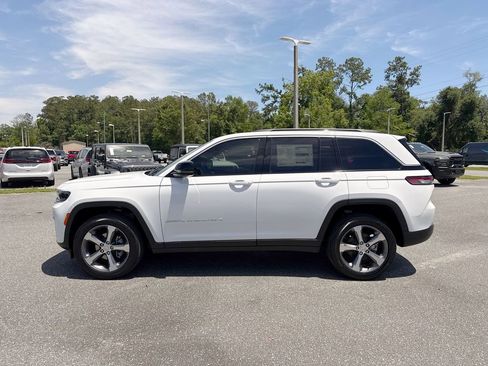 New 2026 Jeep Grand Cherokee Limited RWD image 7