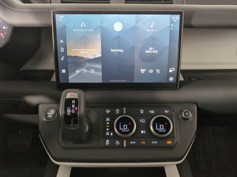 Used 2025 Land Rover Defender 110 S image 22